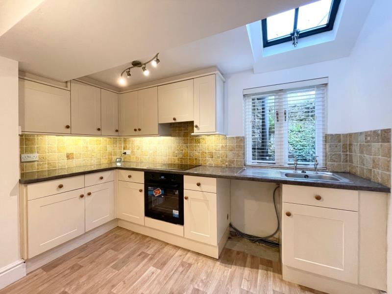 The Village, Holme, Holmfirth, HD9 2QG 2 bed cottage £675 pcm (£156 pw)