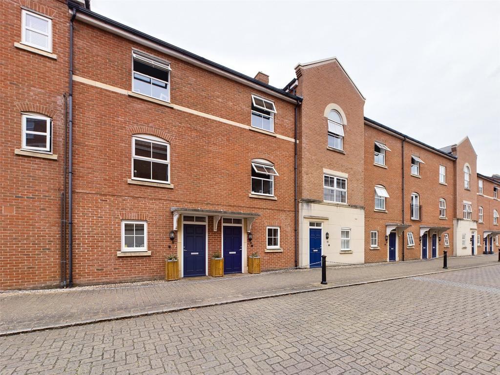 Armstrong Drive, Worcester, Worcestershire, WR1 4 bed terraced house