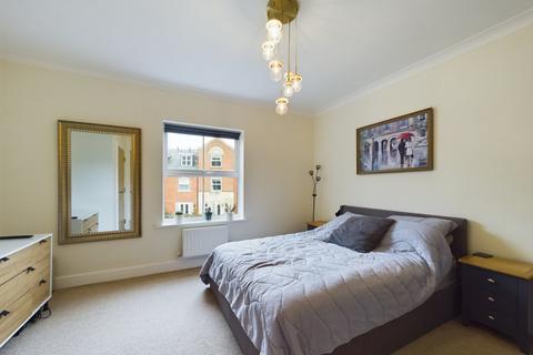 16 Armstrong Drive, Worcester, WR1 2GA
