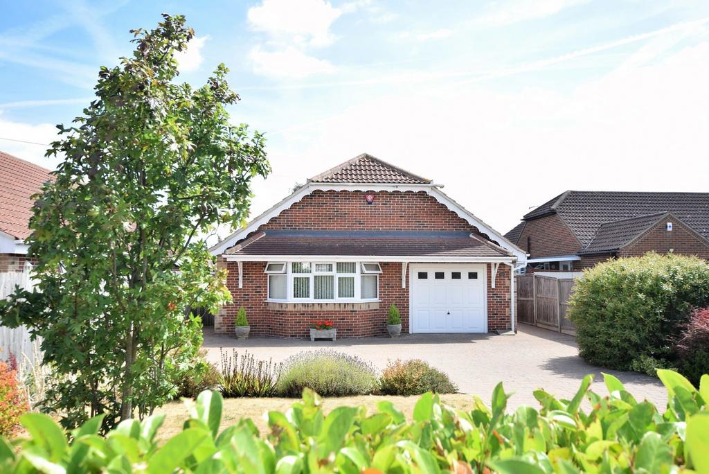 Harwich Road, Little Clacton 3 bed detached bungalow £475,000