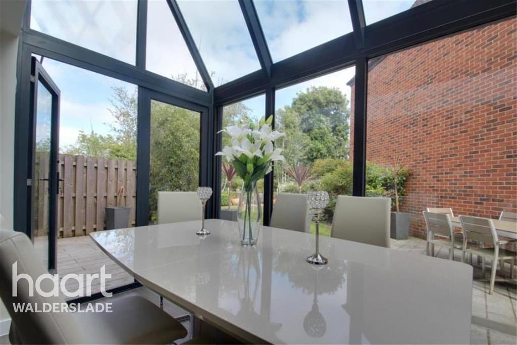 Pilots View, Chatham, ME4 4 bed detached house £2,200 pcm (£508 pw)