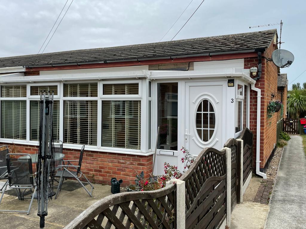 Burgh Road, Skegness, PE25 2RF 1 bed semidetached bungalow £55,000