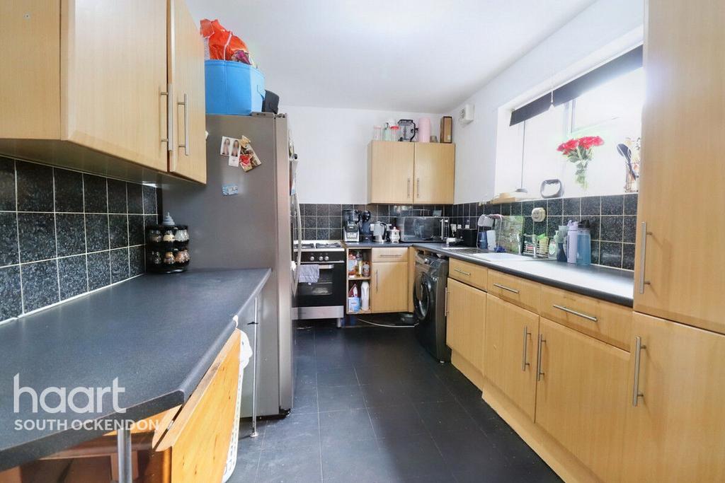 Araglen Avenue, South Ockendon 3 bed end of terrace house for sale £