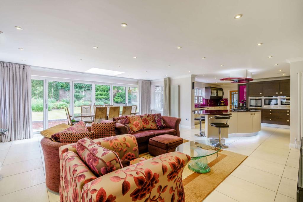 Seymour Close, Hatch End, Pinner, HA5 5 bed detached house for sale £