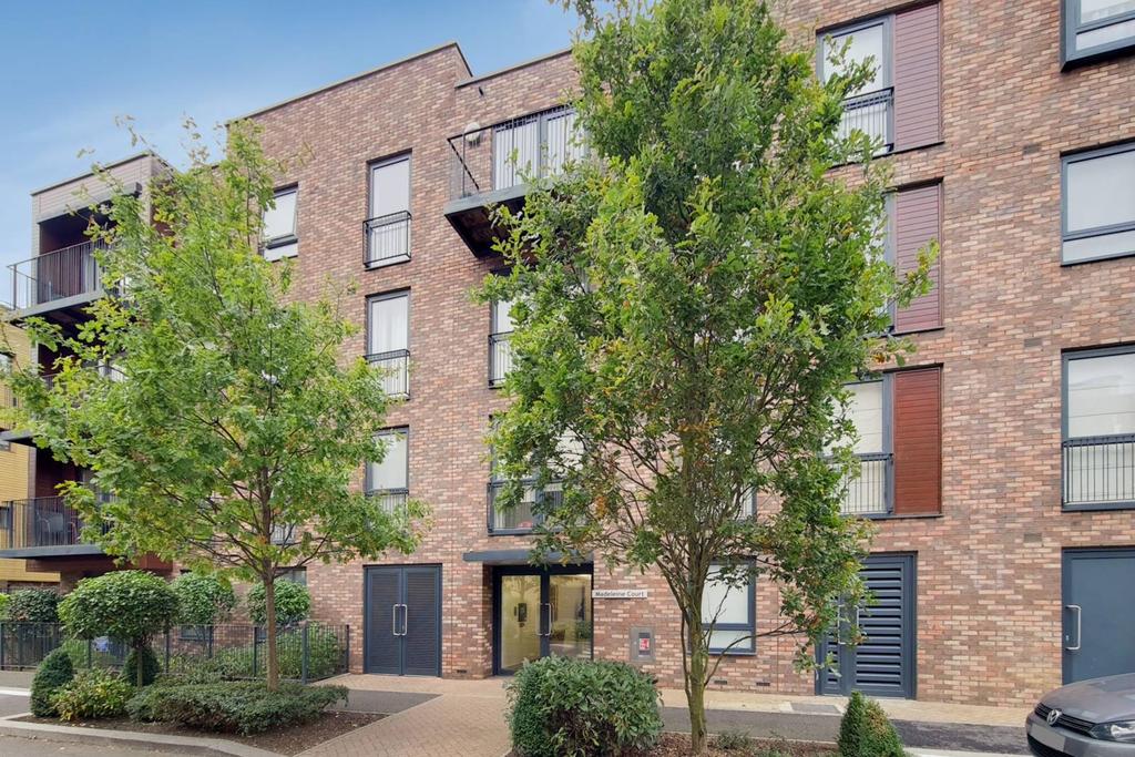 Stanmore Place, Stanmore, HA7 2 bed flat £525,000