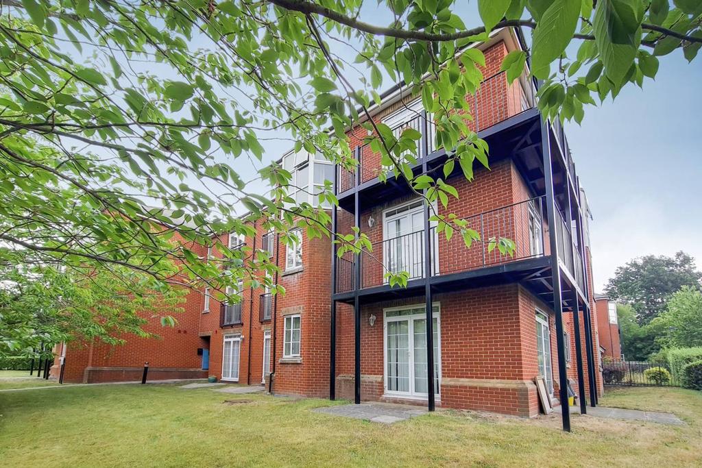 Lady Aylesford Avenue, Stanmore, HA7 2 bed flat for sale £450,000
