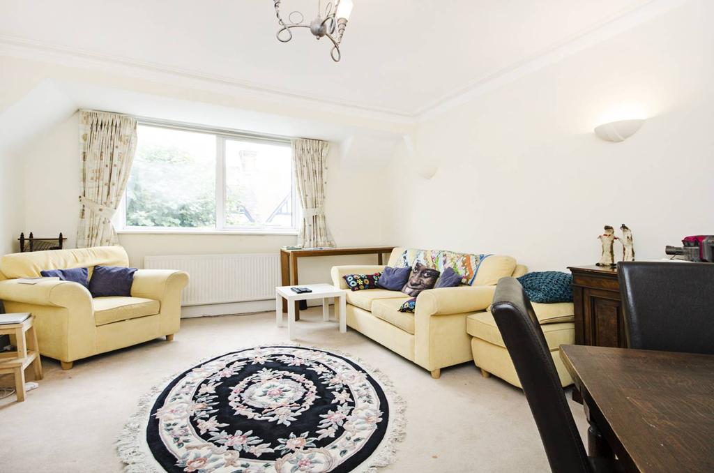 Powis Gardens, Golders Green, London... 2 bed flat £1,850 pcm (£427 pw)