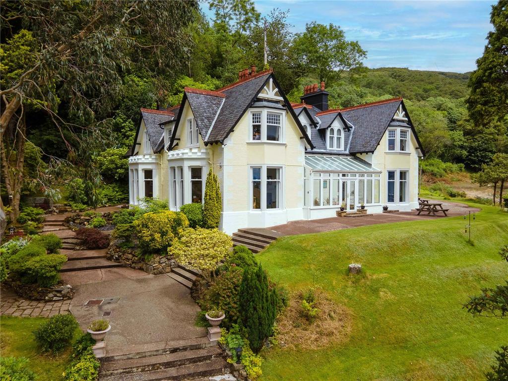 Camus House, Onich, Fort William, InvernessShire, PH33 9 bed detached