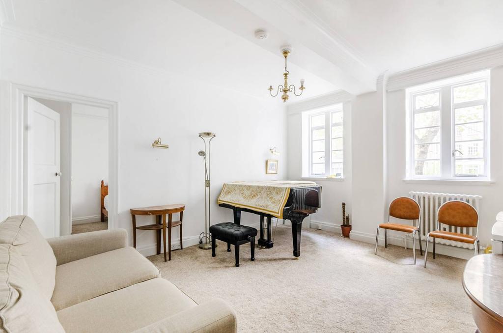 Tavistock Square, Bloomsbury, London... 1 bed flat £2,275 pcm (£525 pw)