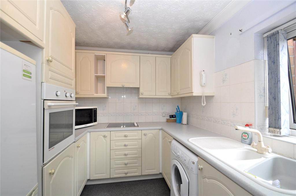 Aspengrove, Holbrook, Gosport... 1 bed bungalow £185,000