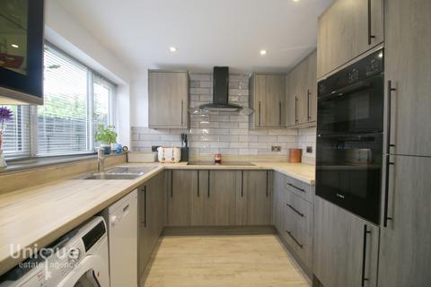 1 Lothian Place, Blackpool, FY2 0EZ