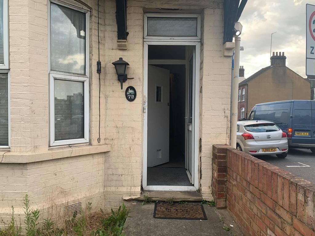 Old Bedford Road, Luton LU2 1 bed flat £700 pcm (£162 pw)