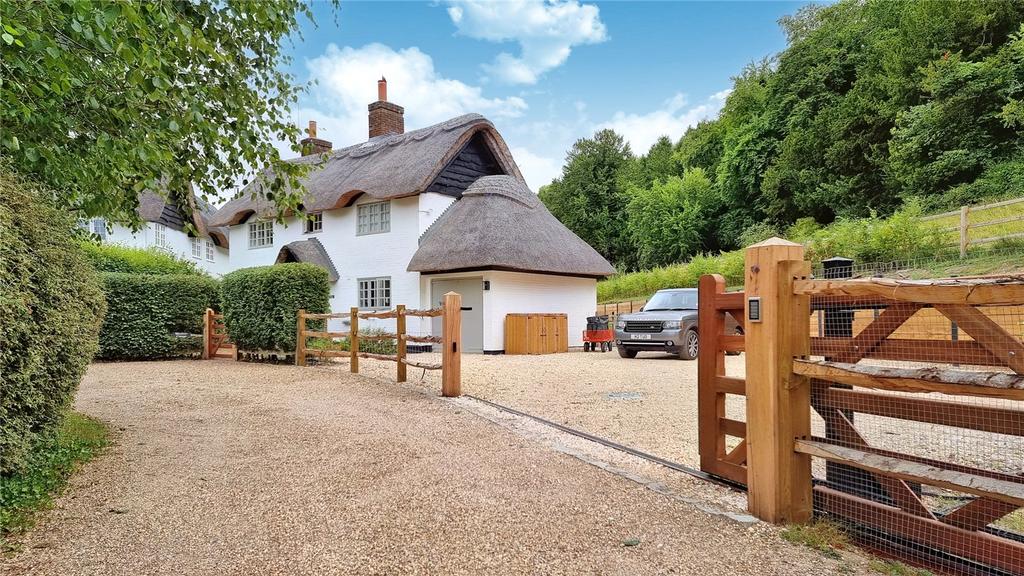 Frieth Road, Marlow, Buckinghamshire, SL7 4 bed detached house for sale