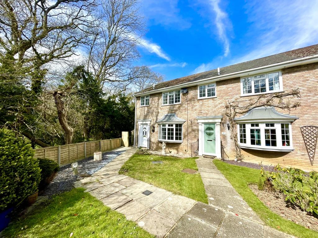 Grafton Gardens, Pennington... 3 bed end of terrace house £1,395 pcm