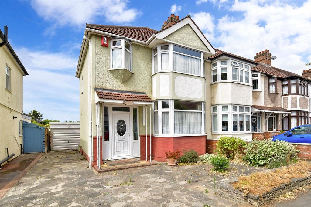 Grenfell Avenue, Hornchurch, Essex 3 bed end of terrace house £500,000