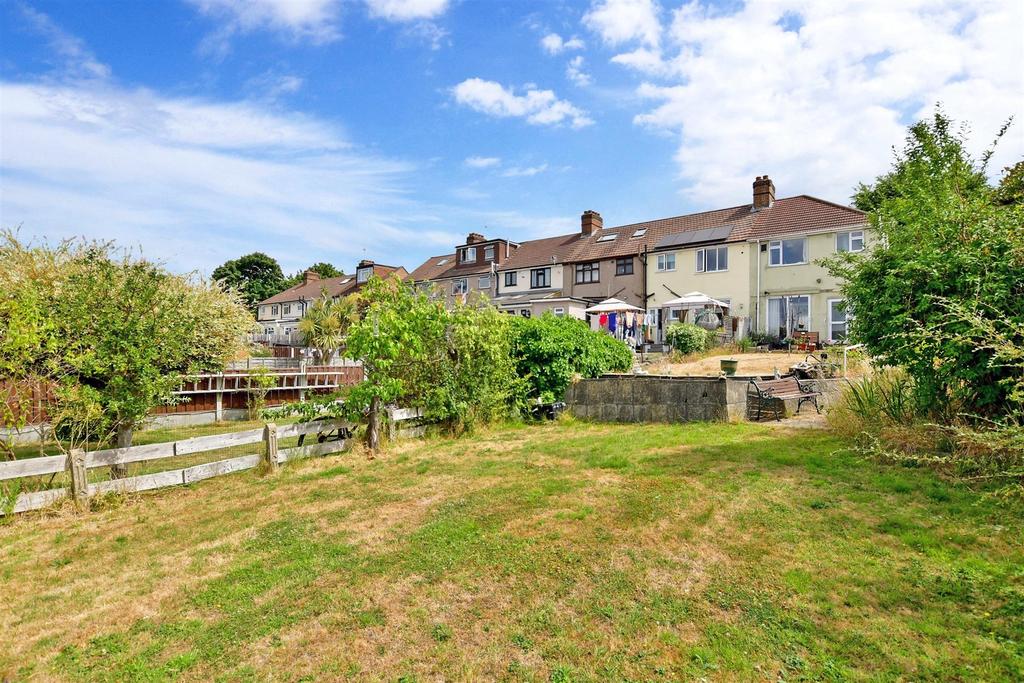 Grenfell Avenue, Hornchurch, Essex 3 bed end of terrace house for sale