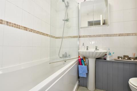 96 Thistledown, Gravesend, DA12 5EX