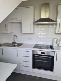 1 bedroom in a house share to rent - Linden Road