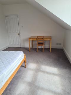 1 bedroom in a house share to rent - Linden Road