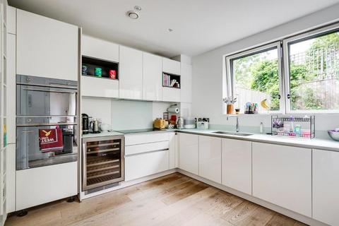 5 bedroom terraced house to rent, Marwood Square, Muswell Hill, N10