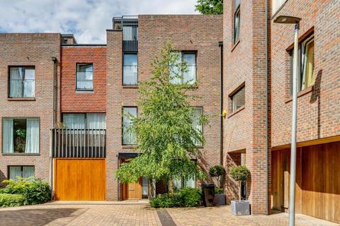 5 bedroom terraced house to rent, Marwood Square, Muswell Hill, N10