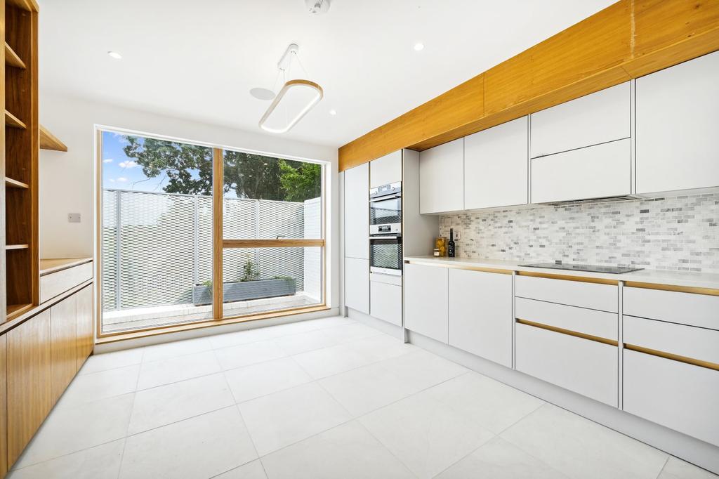 Hillside Road, London, SW2 3 bed detached house £900,000