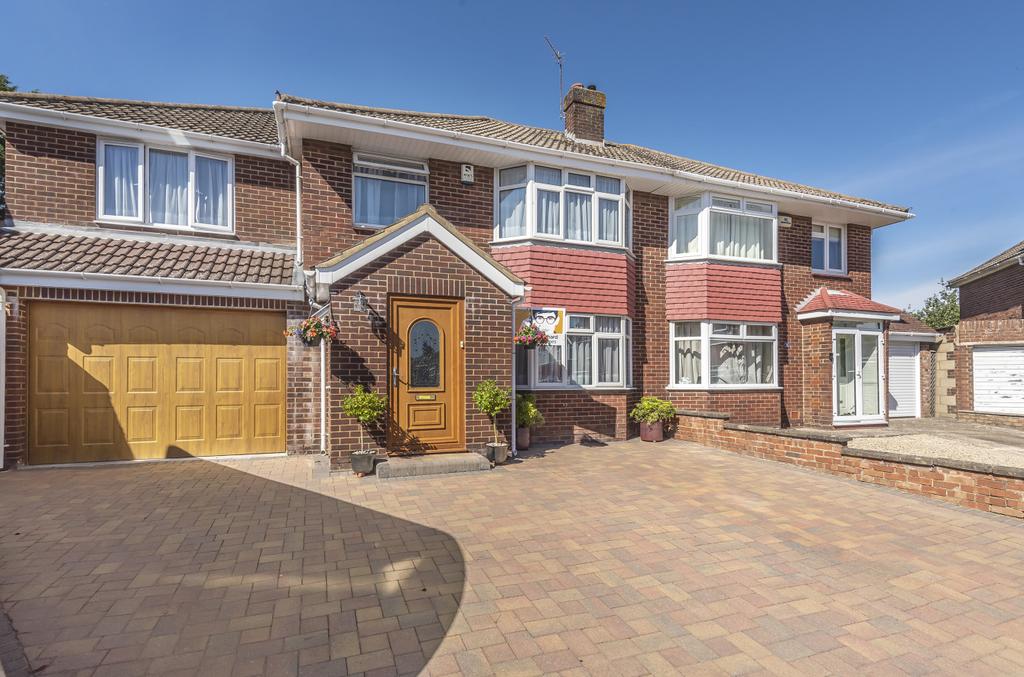 Bucklebury Close, Stratton, Swindon, Wiltshire, SN3 4 bed semidetached