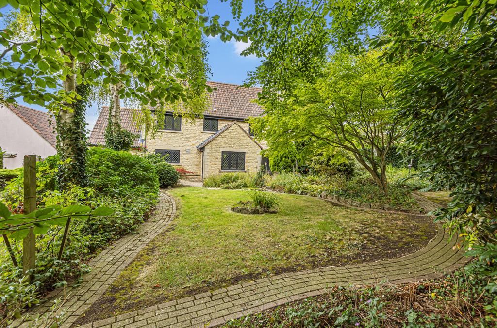 Lyall Close, Blunsdon St. Andrew, Swindon, Wiltshire, SN25 5 bed