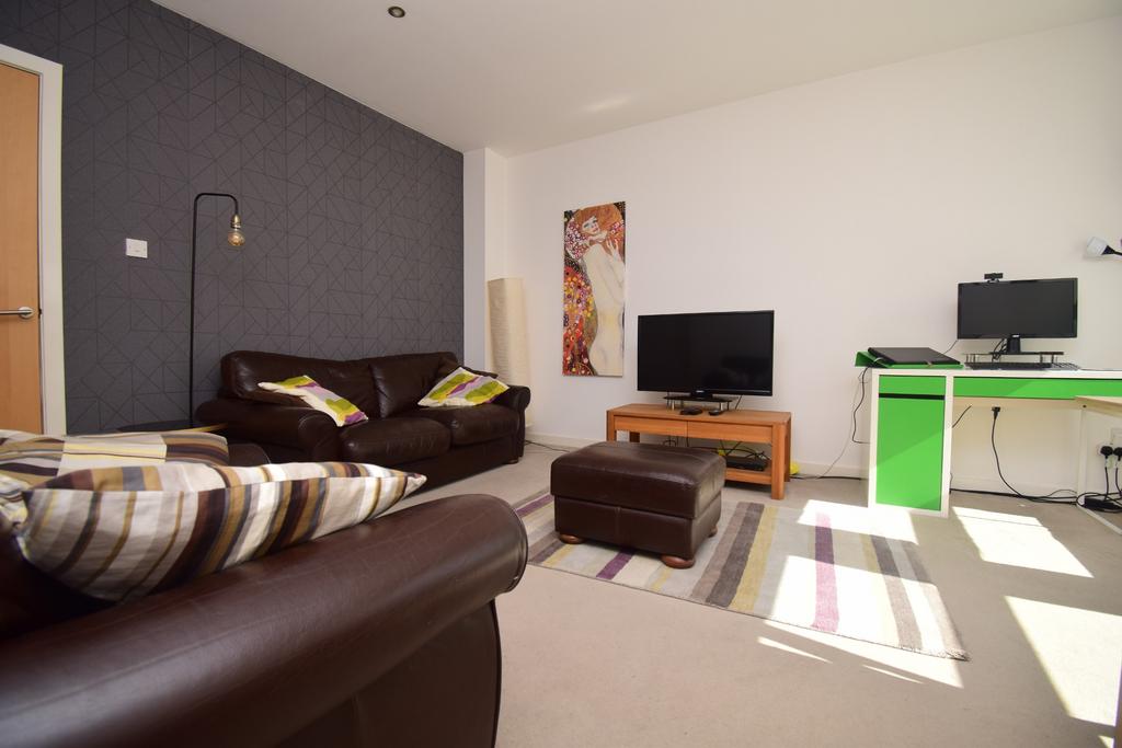 Hastie Street, Flat 3/3... 2 bed flat £1,295 pcm (£299 pw)