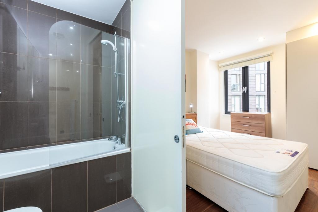 En suite bedroom, en suite