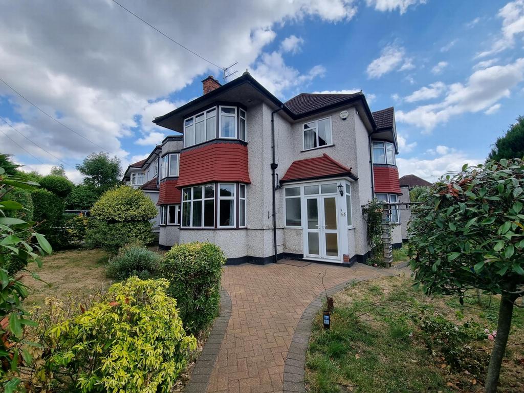 Selvage Lane, Mill Hill, NW7 4 bed detached house £950,000
