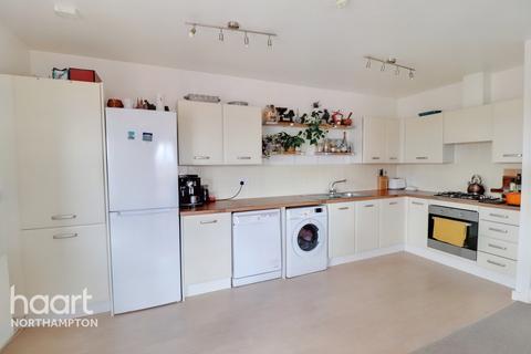 Flat 5, 45 Balmoral Close, Northampton, NN5 4FY