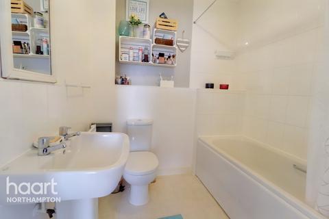 Flat 5, 45 Balmoral Close, Northampton, NN5 4FY