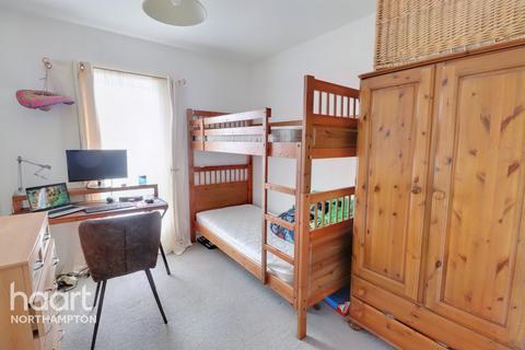 Flat 5, 45 Balmoral Close, Northampton, NN5 4FY