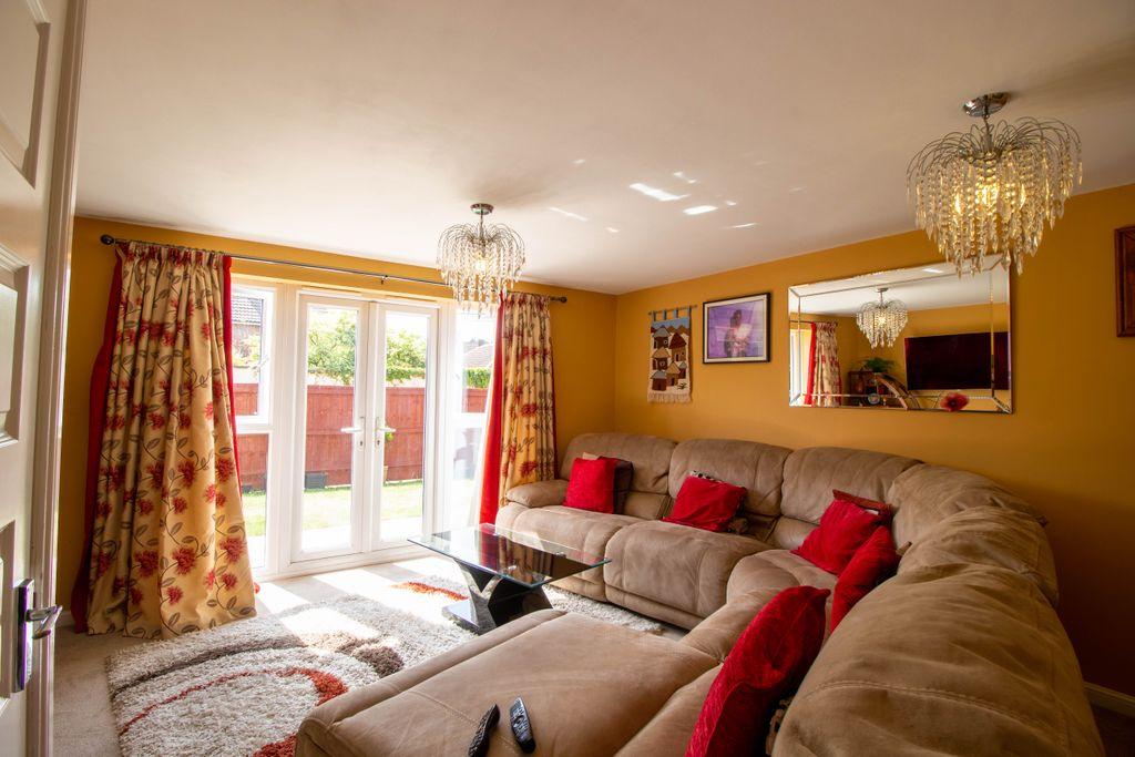 Perkins Way, Chilwell NG9 5JD 3 bed semidetached house £300,000