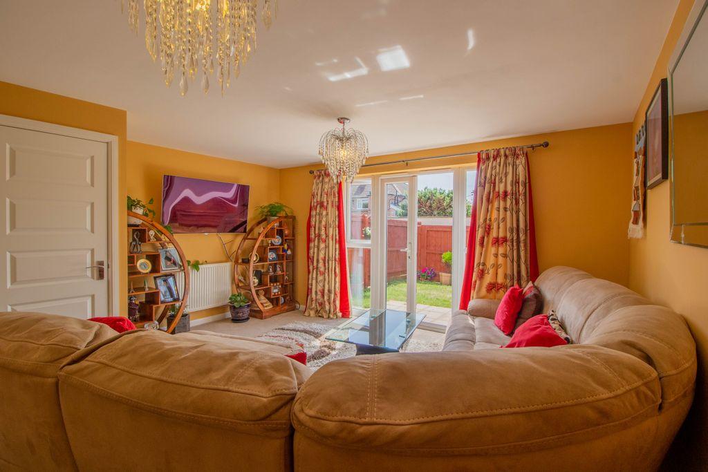 Perkins Way, Chilwell NG9 5JD 3 bed semidetached house £300,000