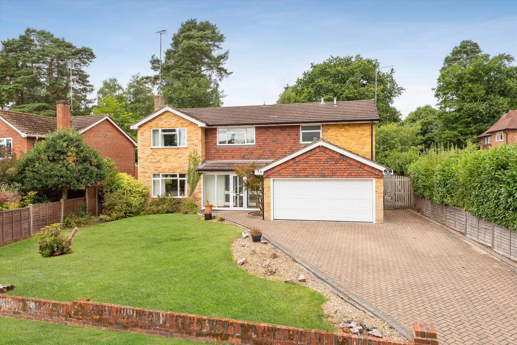 Robin Lane, Sandhurst, Berkshire, GU47 4 bed detached house £950,000