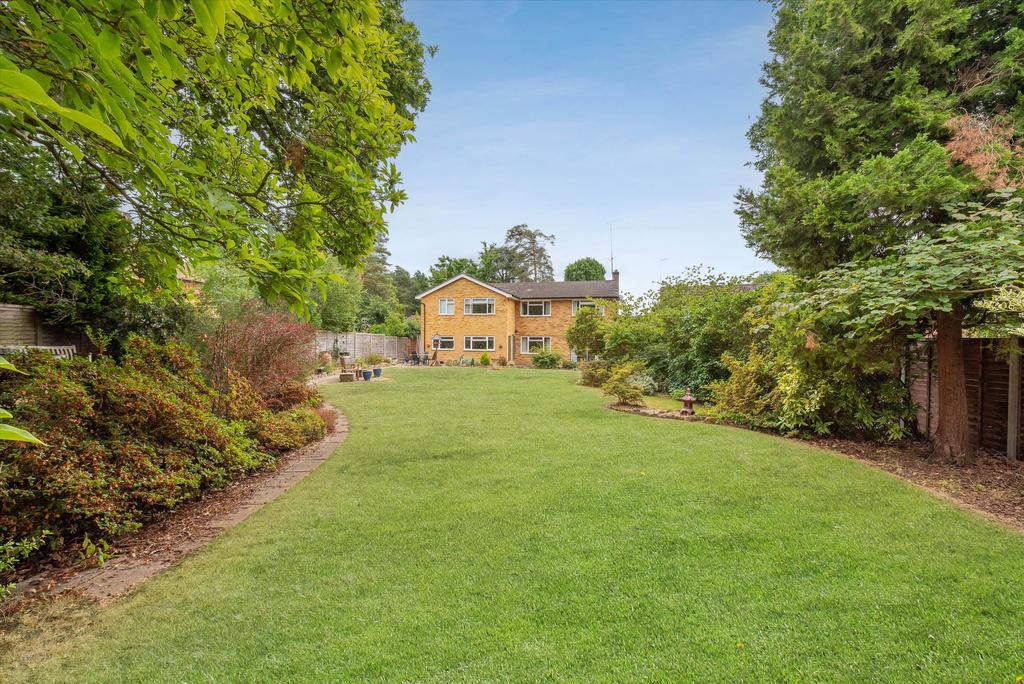 Robin Lane, Sandhurst, Berkshire, GU47 4 bed detached house £950,000