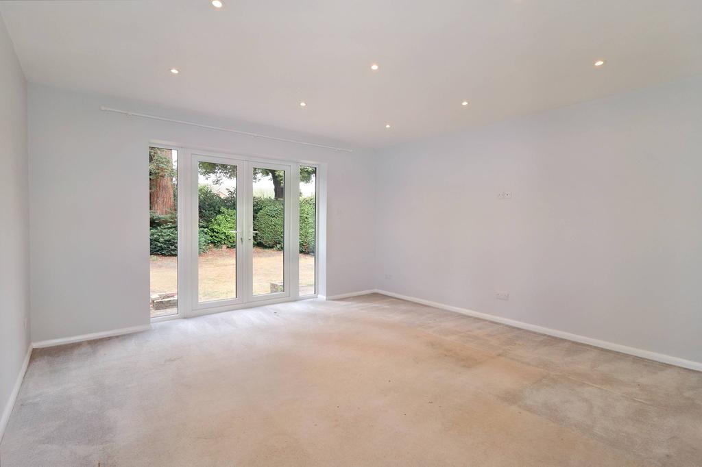 Groombridge Close, Hersham KT12 4 bed semidetached house for sale £