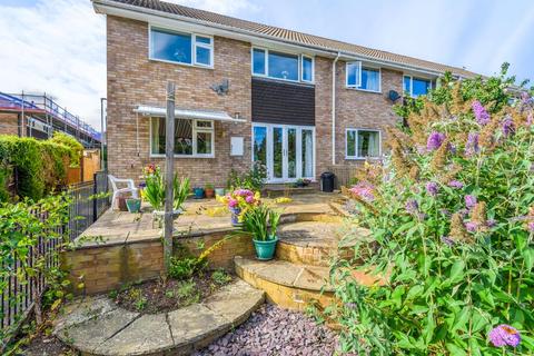 58 Greenfields, Kington, HR5 3AA