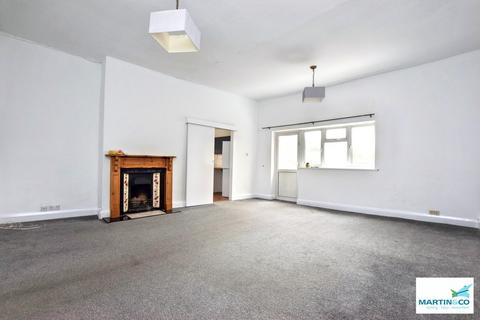 2 bedroom flat to rent, Church Street, Burbage
