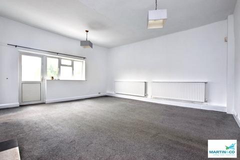 2 bedroom flat to rent, Church Street, Burbage