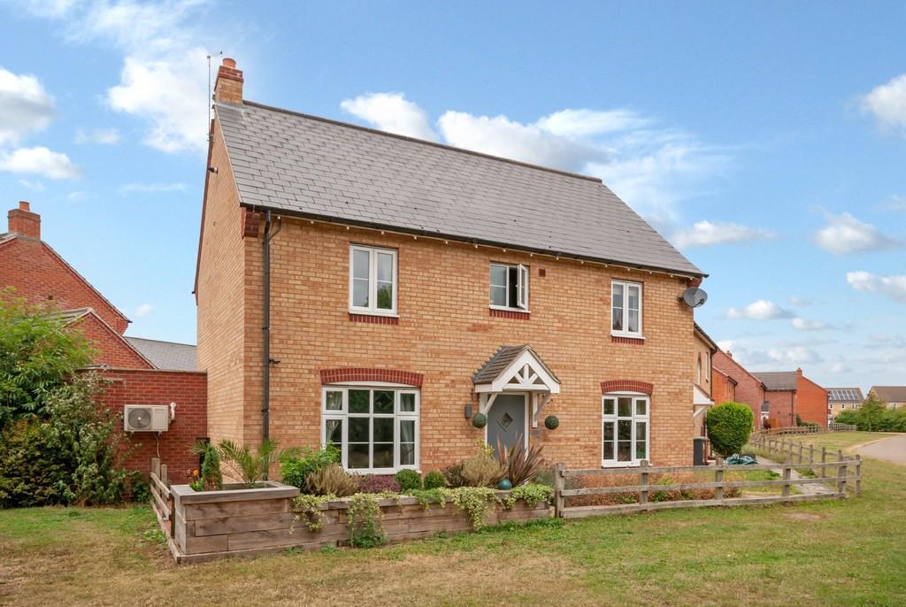 Leveret Chase, Witham St. Hughs 4 bed detached house £360,000