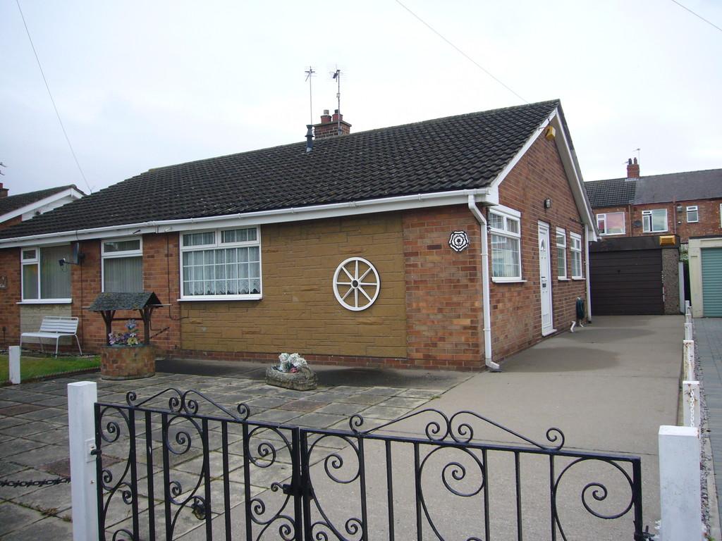 Attlee Drive, Goole, DN14 6HG 2 bed semidetached bungalow for sale £