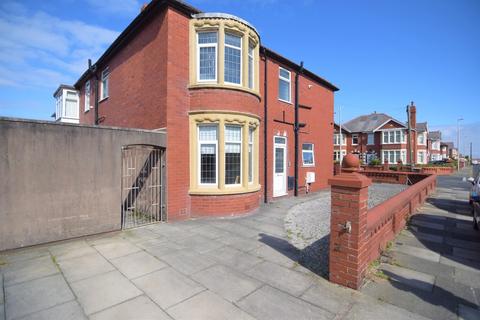 2 bedroom apartment to rent, Duchess Drive, Blackpool