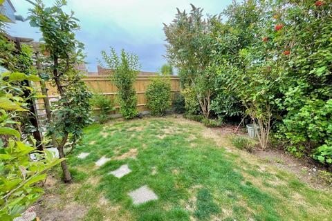 37 Barnsite Gardens, Rustington, Littlehampton, BN16 3QG