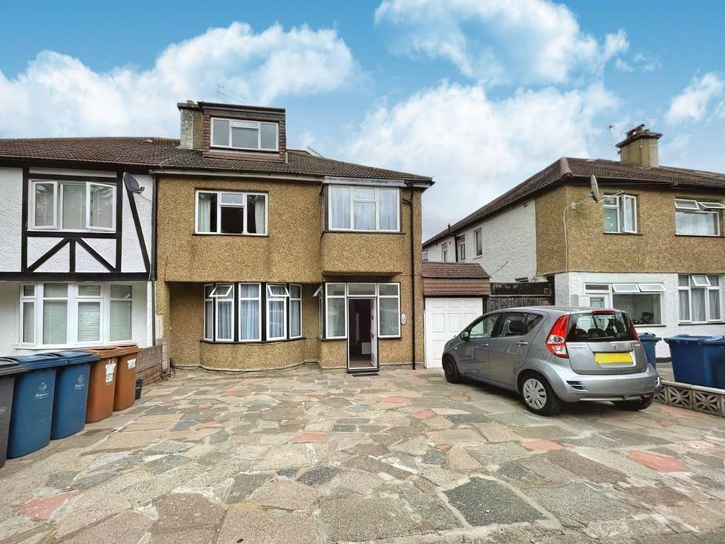 Carlton Avenue, Kenton HA3 2 bed flat for sale £339,950