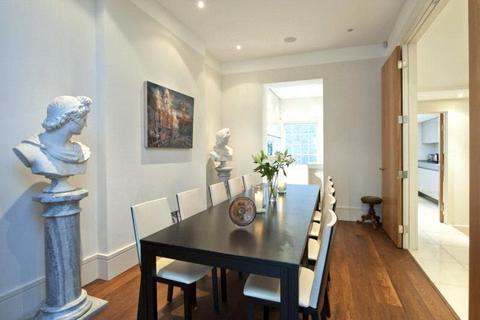 undefined, Gloucester Street, Pimlico, London, SW1V