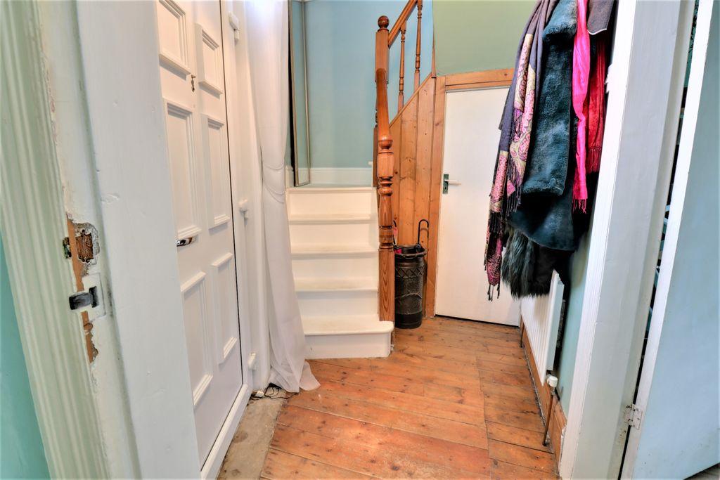 Adelaide Street, Hebden Bridge HX7 6BT 4 bed end of terrace house £