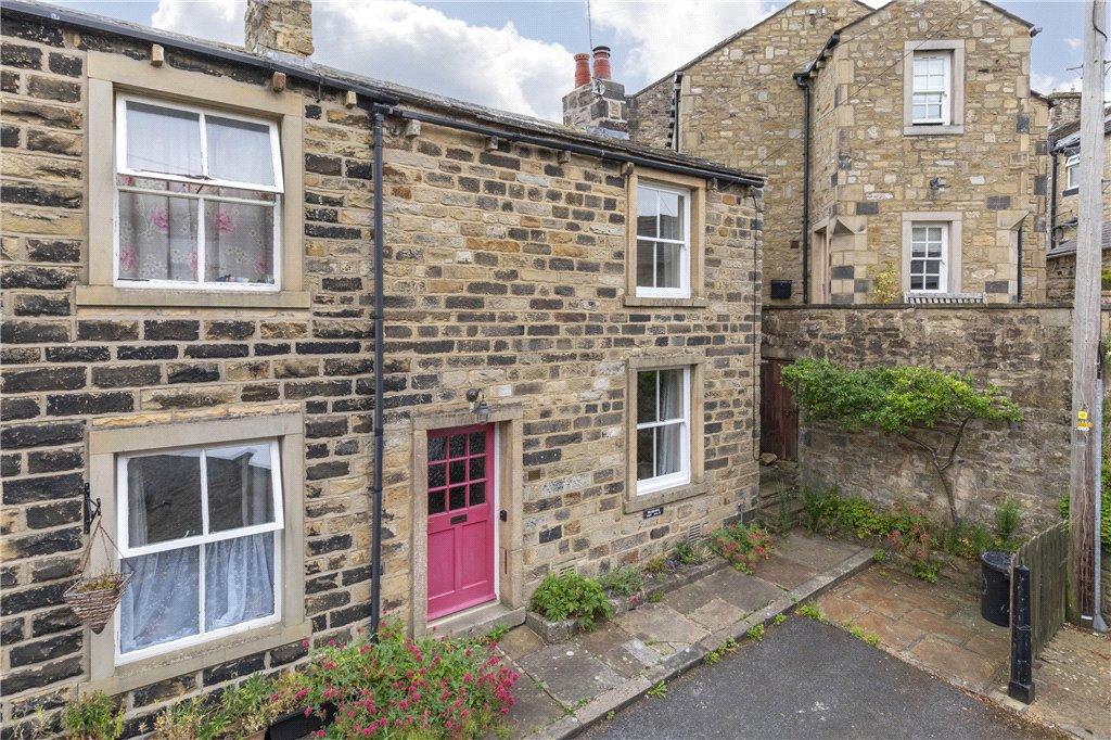 Watsons Houses, Skipton, North Yorkshire 2 bed end of terrace house £